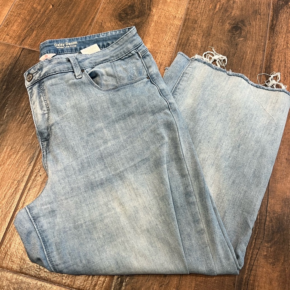 Laurie felt denim daisy denim wide leg crop Light Blue Women's Jeans - Picture 6 of 6